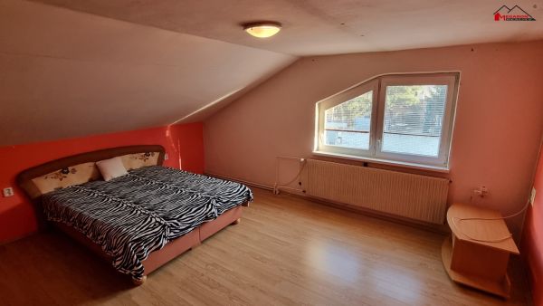 Rodinný dům 4+1, po část. rekonstrukci, k bydlení nebo jako sídlo firmy,  pozemek 207 m² #11