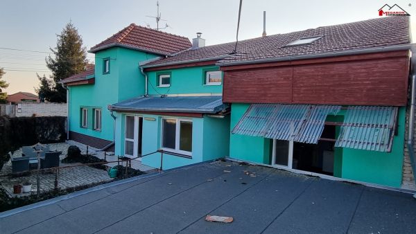 Rodinný dům 4+1, po část. rekonstrukci, k bydlení nebo jako sídlo firmy,  pozemek 207 m² #1