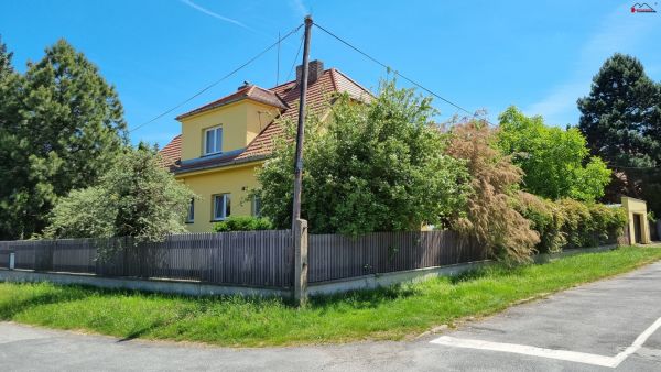 Rodinný dům 4+2, část. po rekonstrukci, garáž, zahrada, pozemek 931 m² #1