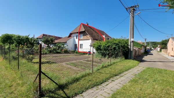 Rodinný dům 2+1, dvůr, zahrada, 427 m², k rekonstrukci #0