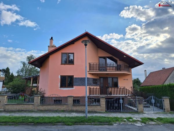 Rodinný dům 5+kk s garáží a zahradou, po část. rekonstrukci,  pozemek 316 m² #0