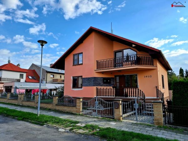 Rodinný dům 5+kk s garáží a zahradou, po část. rekonstrukci,  pozemek 316 m² #1