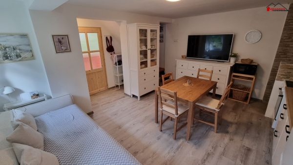 Dům pro rodinnou rekreaci i k bydlení, po generální  rekonstrukci, zahrada 1780 m² #8